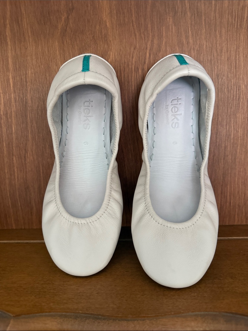 Tieks Gavrieli White Leather Ballet Flats with Teal Tab